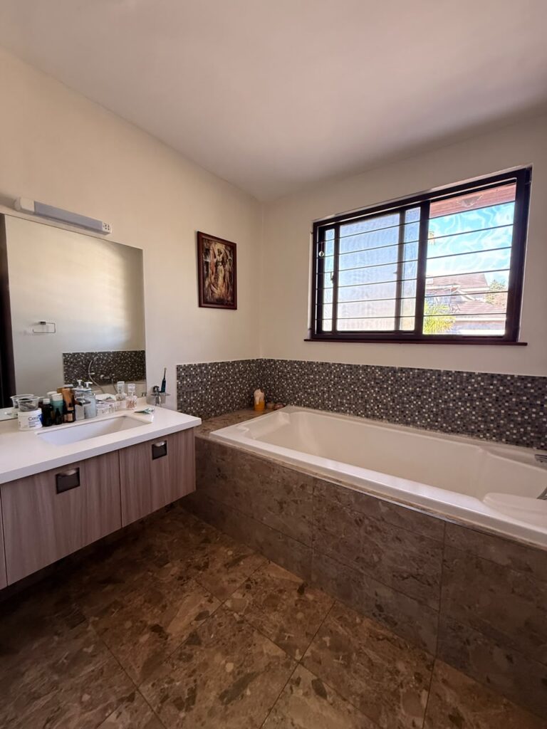 convent-oaks-lavington-principal-bathroom-bathtub