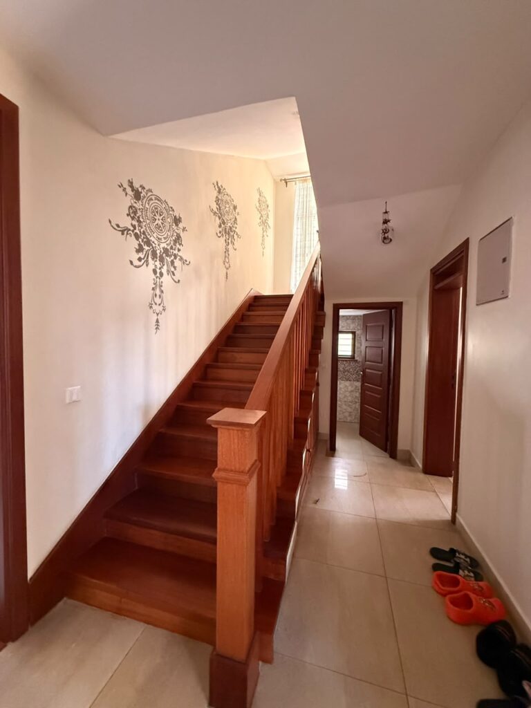 convent-oaks-lavington-wooden-staircase