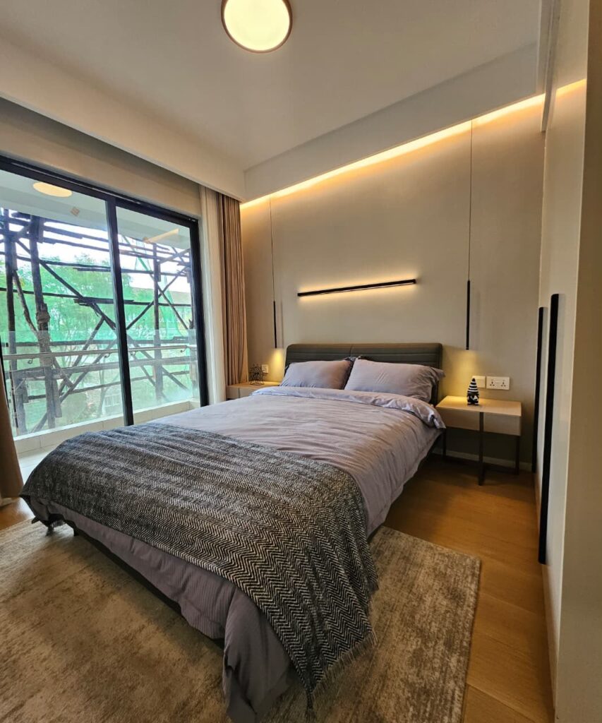ilu-green-homes-bedroom-balcony-doors