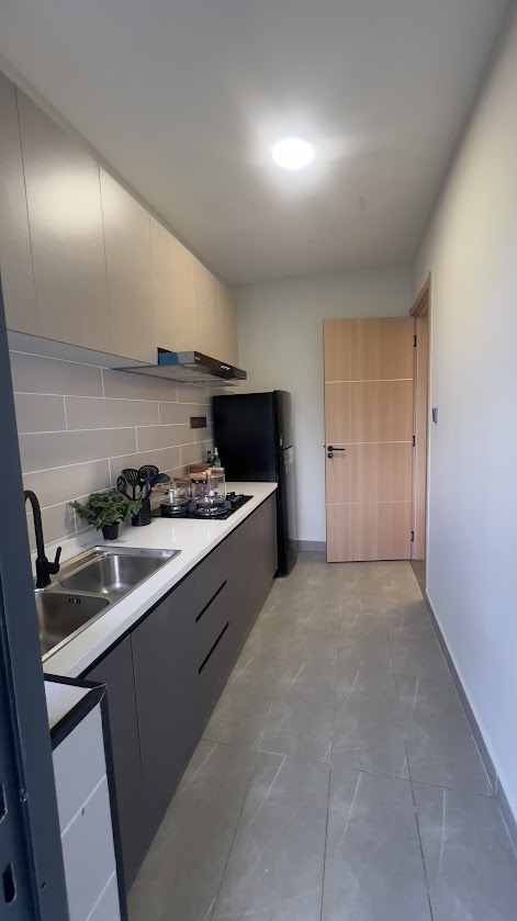 Leo-residence-kitchen-2